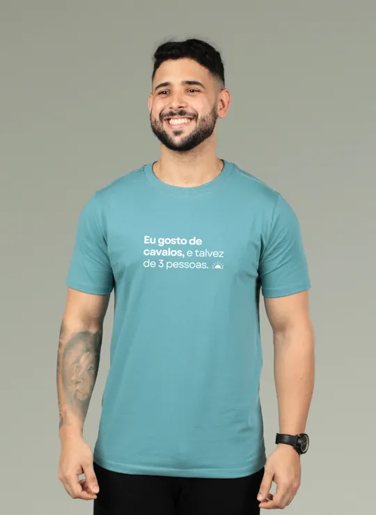 Eu gosto de cavalos, e talvez de 3 pessoas.