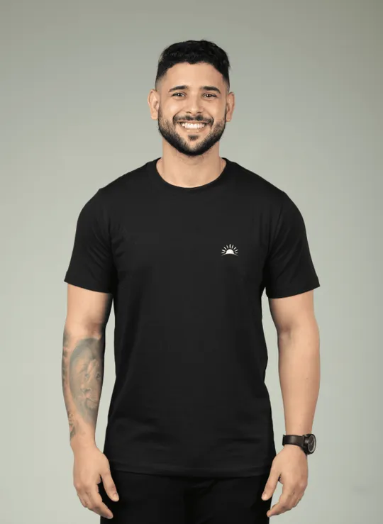 T-Shirt Clássica Bordada Black Man